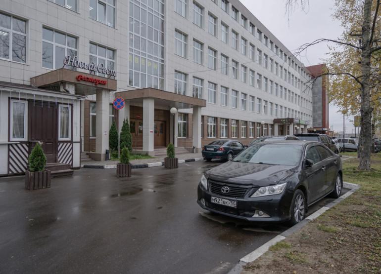 Новый Свет: Вид входной группы снаружи